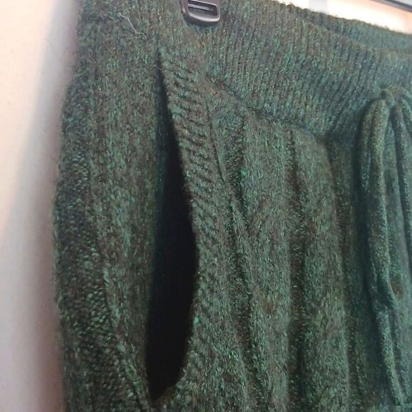 EVERY hunter green  High waisted knit sweater shorts (M) - Picture 4 of 8